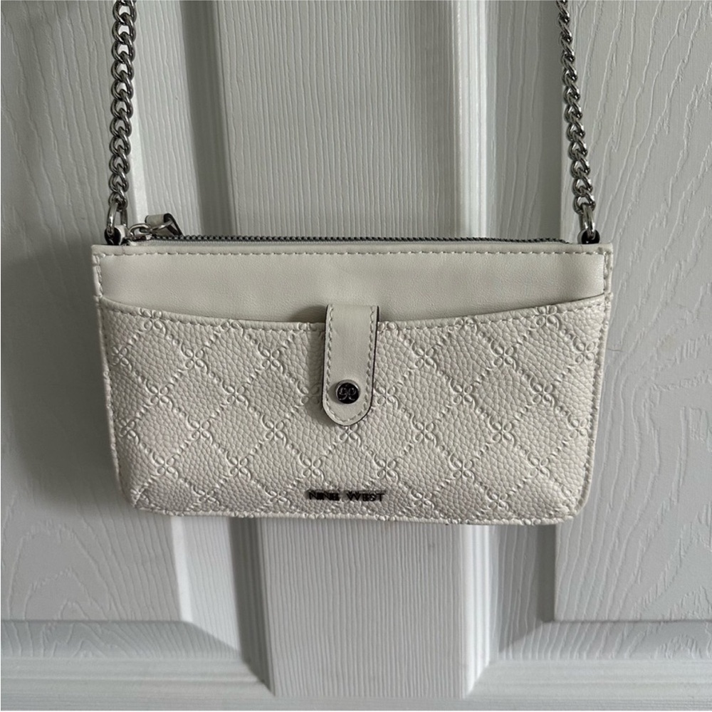 Nine West Women’s White Quilted Crossbody Wallet Clutch Bag - Picture 3 of 4